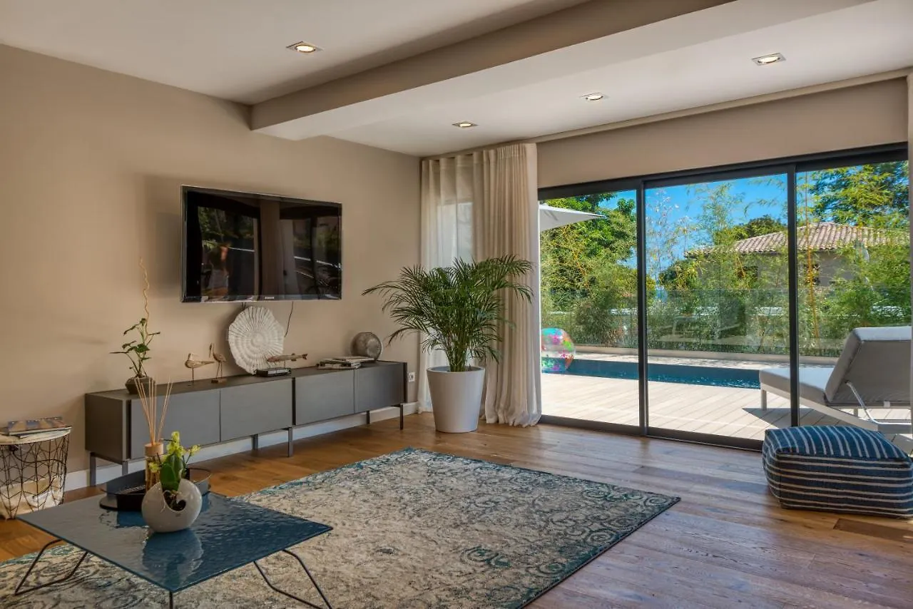 Ground Floor Villa Graziella 200 M From The Beach Èze