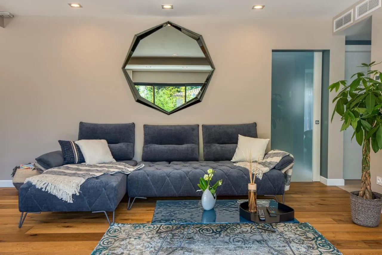 Ground Floor Villa Graziella 200 M From The Beach Eze