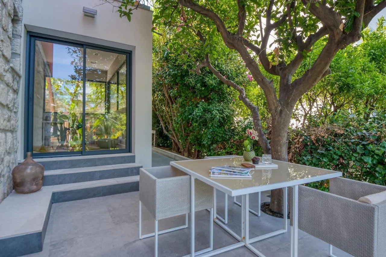 Ground Floor Villa Graziella 200 M From The Beach Eze