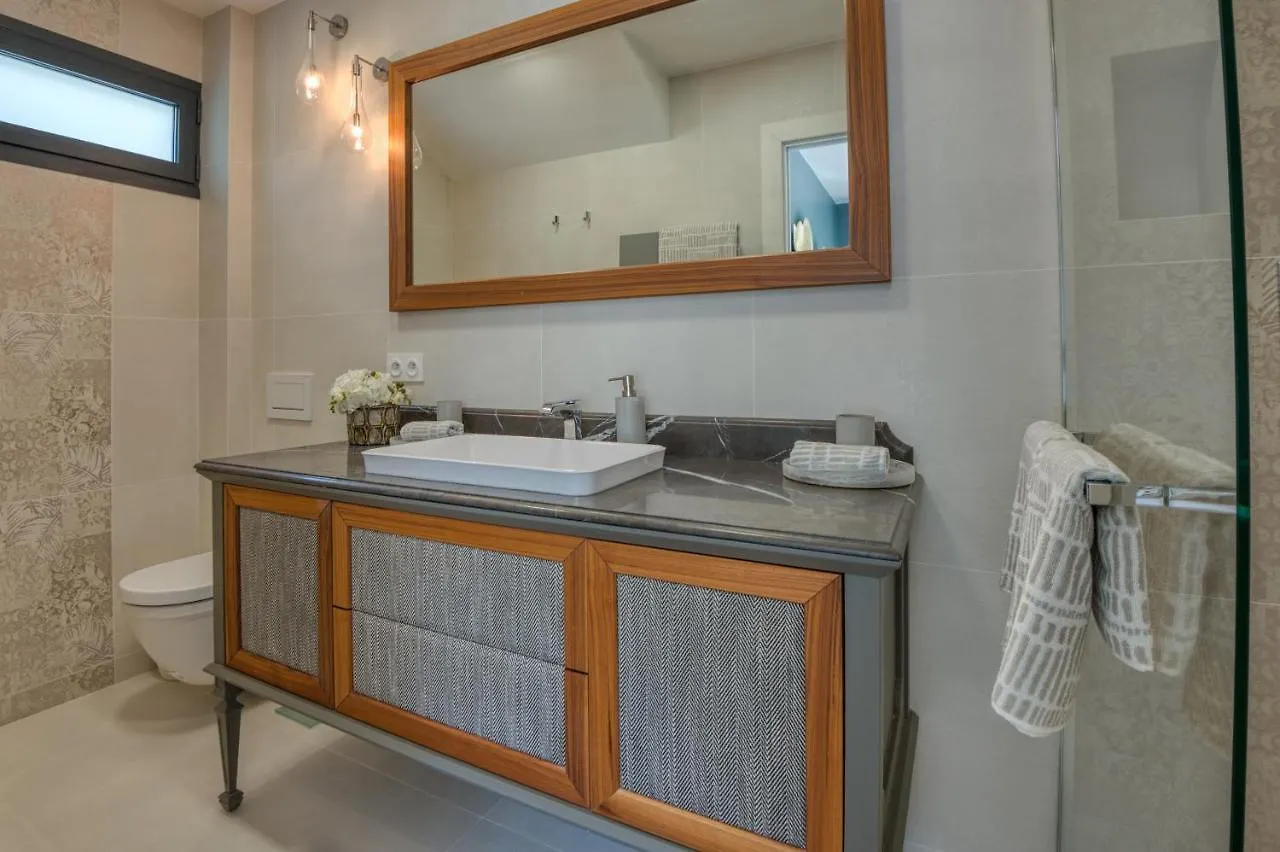 Ground Floor Villa Graziella 200 M From The Beach Eze