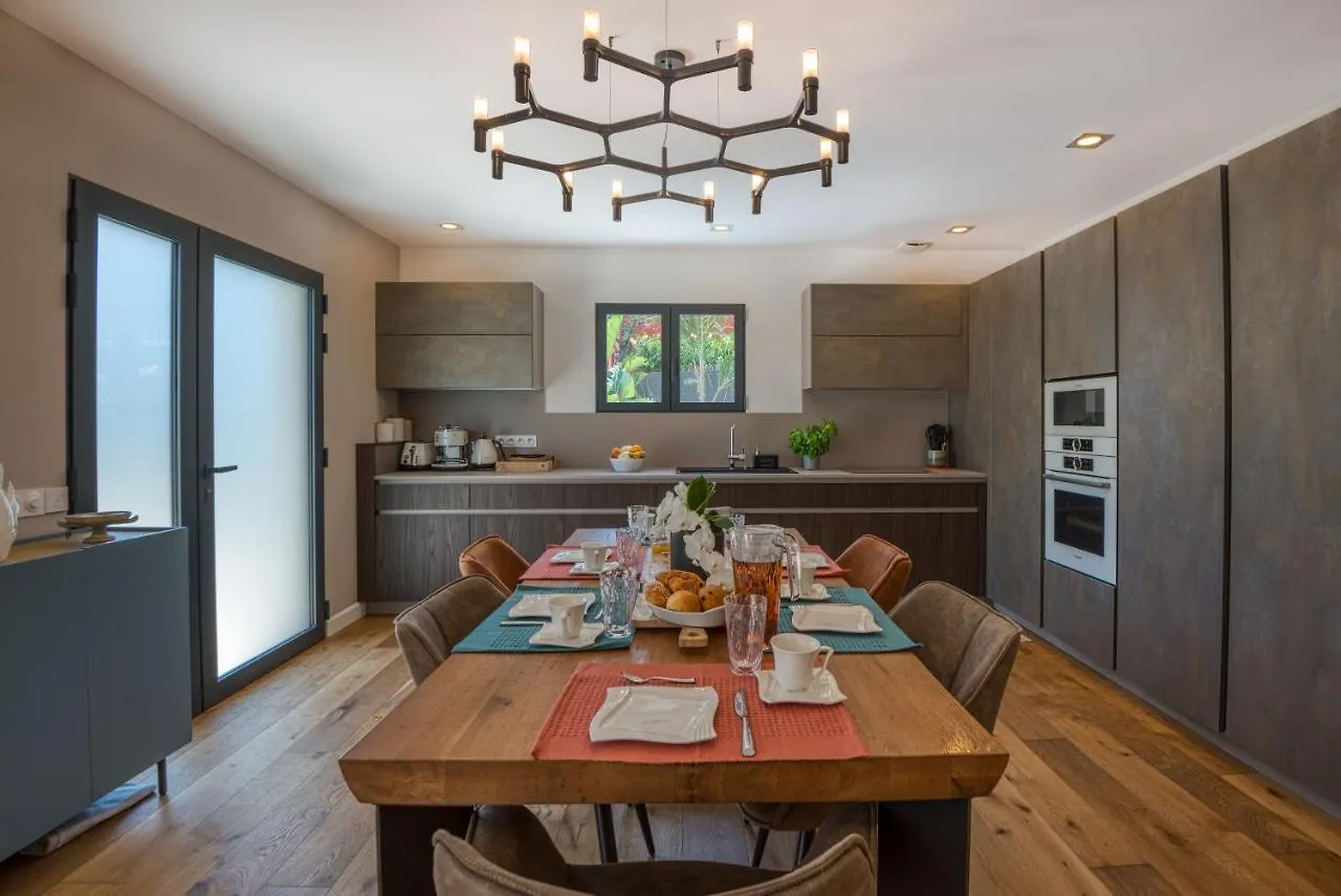 Ground Floor Villa Graziella 200 M From The Beach Eze
