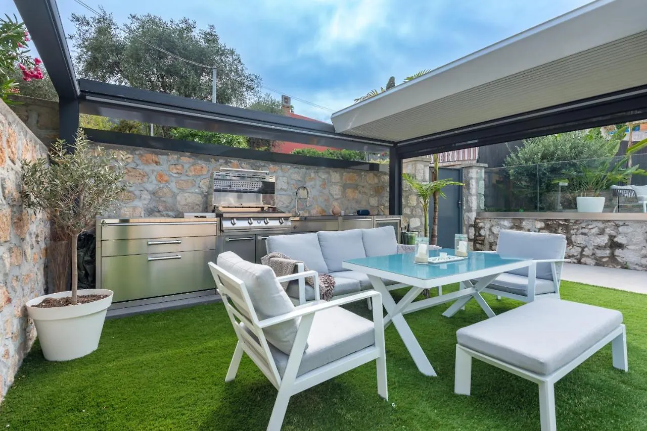 Ground Floor Villa Graziella 200 M From The Beach Eze France